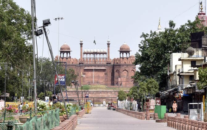 NEW DELHI, INDIA - MAY 3: A deserted view main road at Chandni Chowk, in Old Delhi during the three week lockdown due to Covid 19 pandemic on May 3, 2021 in New Delhi, India. ( Photo By Sonu Mehta Hindustan Times) Delhi Markets Closed During Three Week Lockdown Due To Covid 19 Pandemic