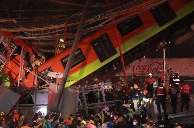 News Bilder des Tages Mexico City (Mexico), 04 03 2021.- General view of the collapse of some subway cars tonight, in Mexico City, Mexico, 03 May 2021. At least 13 people died and another 70 were injured when a bridge on the elevated track of line 12 of the Mexico City Metro between Olivos and Tezonco station collapsed on Monday night, on which a train with several wagons circulated. At least 13 dead and 70 injured after subway crash in Mexico City !ACHTUNG: NUR REDAKTIONELLE NUTZUNG!  Copyright: xCarlosxRamirezx MEX784 20210504-637557099220027883
