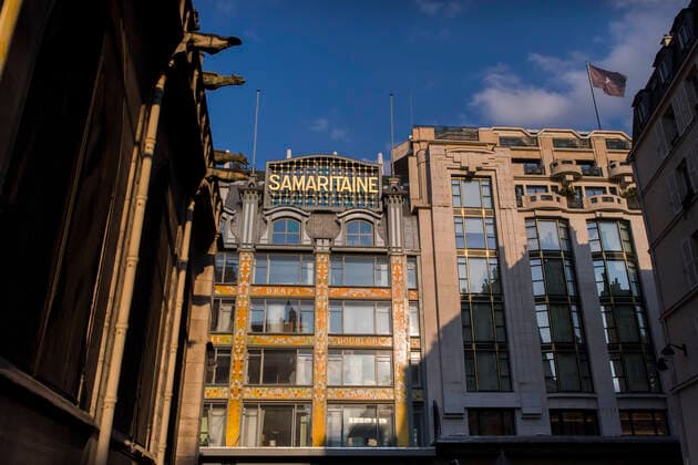 Architektur von SANAA Paris, France April 30, 2021 - The building of the Parisian department store La Samaritaine. The LVMH-led department store has completed major construction and is ready to open when health restrictions on commercial sites are relaxed in France. NEWS, ECONOMIE, LA SAMARITAINE, GRANDS MAGASINS PARISIENS, ARCHITECTURE, BERNARD ARNAULT, SHOPPING MALL, LUXE, RICHESSE, CAC40, CAC 40, ENTREPRISE, RENOVATION, ILLUSTRATION, GENERIQUE, LOGO, COMMERCE, REOUVERTURE, CENTRE COMMERCIAL, CAPITALISME, FINANCE, BATIMENT, MONUMENT, RUE DE RIVOLI, PAYSAGE URBAIN, FRANCE  Copyright: xVincentxIsorex