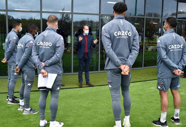 . 04 05 2021. Bodymoor Heath, United Kingdom. Prince William, the Duke of Cambridge, meets Aston Villa football players during a visit to the Aston Villa High Performance Centre at Bodymoor Heath, United Kingdom.  xPoolx xi-Imagesx IIM-22151-0002