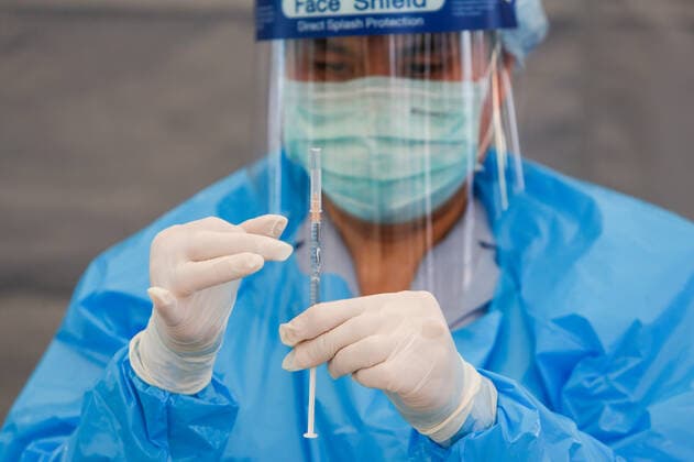 May 4, 2021, Bangkok, Thailand: A health worker prepares a dose of the CoronaVac vaccine..Thailand s Covid-19 death toll surpassed 300 on Tuesday, as 27 deaths and 1,763 new cases were added, bringing the toll to 303 fatalities and 72,788 cases. Bangkok Thailand - ZUMAs197 20210504_zaa_s197_032 Copyright: xChaiwatxSubprasomx