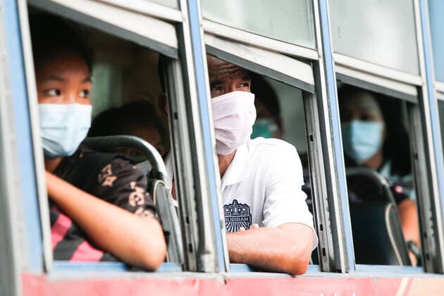 May 4, 2021, Bangkok, Thailand: People wearing face masks as a preventive measure against the spread of covid-19 while sitting inside a bus..Thailand s Covid-19 death toll surpassed 300 on Tuesday, as 27 deaths and 1,763 new cases were added, bringing the toll to 303 fatalities and 72,788 cases. Bangkok Thailand - ZUMAs197 20210504_zaa_s197_044 Copyright: xChaiwatxSubprasomx