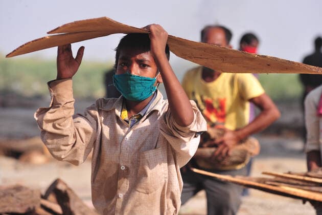 Coronavirus Emergency In India A crematorium worker sorts wood logs for thecremation of victims who died of COVID-19 coronavirus , at a mass crematorium site , on the banks of Ganges River amid Covid -19 pandemic , in Allahabad on May 4,2021 . Allahabad India shukla-notitle210504_npoX8  Copyright: xRiteshxShuklax
