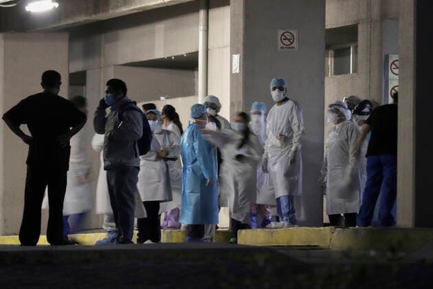 Collapse Of Line 12 Subway Structure In Mexico City, 20 People Dead And More Than 70 Injured Medical personnel are ready to attend to people after a structure of the Metro Line 12 in Mexico City between Tezonco and Olivos stations collapsed and fell with passengers on board, where 20 people died and more than 70 were injured. The causes of the accident are still unknown. Mexico City Mexico vieyra-notitle210504_npd4m  Copyright: xGerardoxVieyrax