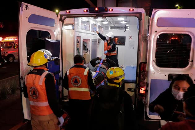 Collapse Of Line 12 Subway Structure In Mexico City, 20 People Dead And More Than 70 Injured Paramedics transfer an injured person on a stretcher to be taken to a hospital after the collapse of a structure on Line 12 Metro in Mexico City between Tezonco and Olivos stations, where 20 people died and more than 70 were injured. The causes of the accident are still unknown. Mexico City Mexico vieyra-notitle210504_npKjz  Copyright: xGerardoxVieyrax