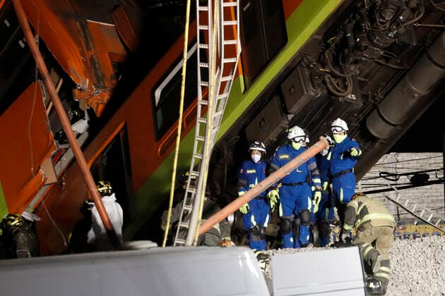 Mexico City Subway Overpass Collapses, Killing 23 Persons A member of rescue squad is seen during the rescue the bodies of the victims where Mexico City subway olivos station overpass collapsed, killing 23 and injuring at least 79 On May 4, 2021 in Mexico City, Mexico. Mexico City Mexico group-mexicoci210504_nphqd  Copyright: xEyepixx