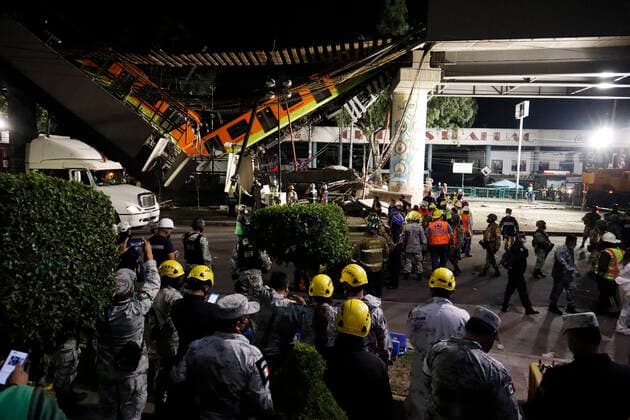 Mexico City Subway Overpass Collapses, Killing 23 Persons A member of rescue squad is seen during the rescue the bodies of the victims where Mexico City subway olivos station overpass collapsed, killing 23 and injuring at least 79 On May 4, 2021 in Mexico City, Mexico. Mexico City Mexico group-mexicoci210504_npU2o  Copyright: xEyepixx
