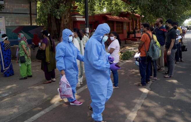 India COVID-19 Coronavirus People await the Covid-19 swab test in Bhubaneswar, India, on May 4, 2021 Bhubaneswar India rout-notitle210504_npt2K  Copyright: xSTRx
