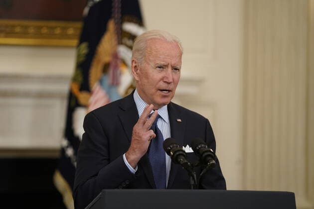 May 4, 2021, Washington, District of Columbia, USA: United States President Joe Biden delivers remarks on the Covid-19 response and the vaccination program from the State Dining Room of the White House in Washington, DC on Tuesday, May 4, 2021. The President announced he will allow some governors to turn down doses they don t need or want and reallocate those doses to other states and he also set a goal of getting at least one dose of the Covid-19 vaccine to 70 percent of adults by July 4 Washington USA - ZUMAs152 20210504_zaa_s152_020 Copyright: xAlexxEdelmanx-xPoolxViaxCnpx