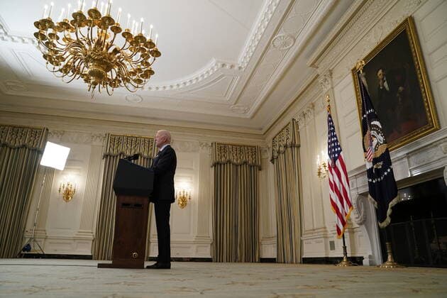 May 4, 2021, Washington, District of Columbia, USA: United States President Joe Biden delivers remarks on the Covid-19 response and the vaccination program from the State Dining Room of the White House in Washington, DC on Tuesday, May 4, 2021. The President announced he will allow some governors to turn down doses they don t need or want and reallocate those doses to other states and he also set a goal of getting at least one dose of the Covid-19 vaccine to 70 percent of adults by July 4 Washington USA - ZUMAs152 20210504_zaa_s152_021 Copyright: xAlexxEdelmanx-xPoolxViaxCnpx