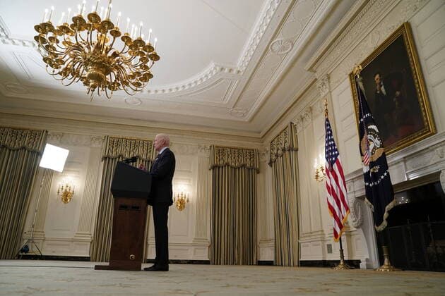 May 4, 2021, Washington, District of Columbia, USA: United States President Joe Biden delivers remarks on the Covid-19 response and the vaccination program from the State Dining Room of the White House in Washington, DC on Tuesday, May 4, 2021. The President announced he will allow some governors to turn down doses they don t need or want and reallocate those doses to other states and he also set a goal of getting at least one dose of the Covid-19 vaccine to 70 percent of adults by July 4 Washington USA - ZUMAs152 20210504_zaa_s152_022 Copyright: xAlexxEdelmanx-xPoolxViaxCnpx