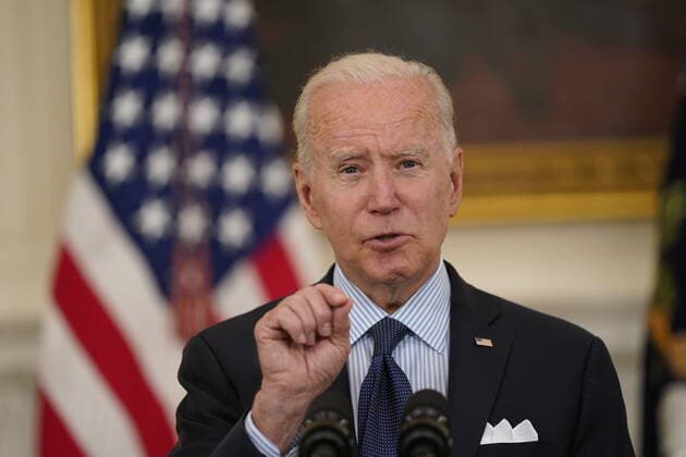 May 4, 2021, Washington, District of Columbia, USA: United States President Joe Biden delivers remarks on the Covid-19 response and the vaccination program from the State Dining Room of the White House in Washington, DC on Tuesday, May 4, 2021. The President announced he will allow some governors to turn down doses they don t need or want and reallocate those doses to other states and he also set a goal of getting at least one dose of the Covid-19 vaccine to 70 percent of adults by July 4 Washington USA - ZUMAs152 20210504_zaa_s152_025 Copyright: xAlexxEdelmanx-xPoolxViaxCnpx