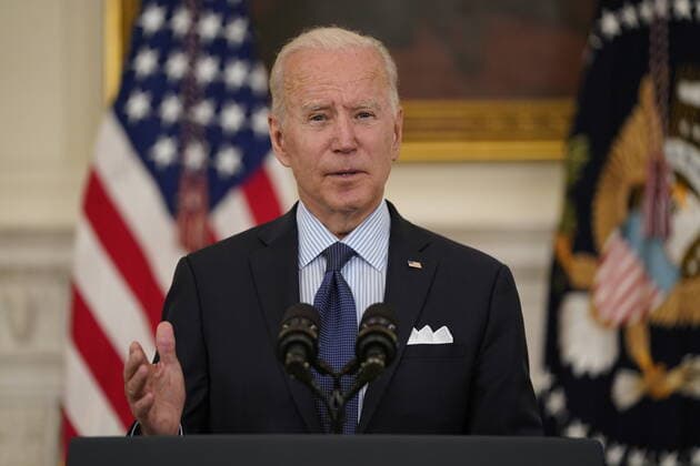 May 4, 2021, Washington, District of Columbia, USA: United States President Joe Biden delivers remarks on the Covid-19 response and the vaccination program from the State Dining Room of the White House in Washington, DC on Tuesday, May 4, 2021. The President announced he will allow some governors to turn down doses they don t need or want and reallocate those doses to other states and he also set a goal of getting at least one dose of the Covid-19 vaccine to 70 percent of adults by July 4 Washington USA - ZUMAs152 20210504_zaa_s152_026 Copyright: xAlexxEdelmanx-xPoolxViaxCnpx