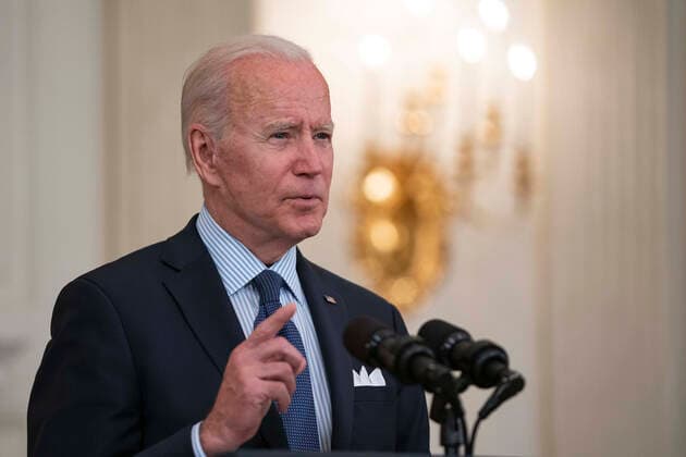 May 4, 2021, Washington, District of Columbia, USA: United States President Joe Biden delivers remarks on the Covid-19 response and the vaccination program from the State Dining Room of the White House in Washington, DC on Tuesday, May 4, 2021. The President announced he will allow some governors to turn down doses they don t need or want and reallocate those doses to other states and he also set a goal of getting at least one dose of the Covid-19 vaccine to 70 percent of adults by July 4 Washington USA - ZUMAs152 20210504_zaa_s152_040 Copyright: xAlexxEdelmanx-xPoolxViaxCnpx