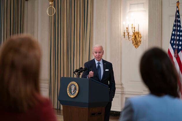 May 4, 2021, Washington, District of Columbia, USA: United States President Joe Biden takes questions after delivering remarks on the Covid-19 response and the vaccination program from the State Dining Room of the White House in Washington, DC on Tuesday, May 4, 2021. The President announced he will allow some governors to turn down doses they don t need or want and reallocate those doses to other states and he also set a goal of getting at least one dose of the Covid-19 vaccine to 70 percent of adults by July 4 Washington USA - ZUMAs152 20210504_zaa_s152_051 Copyright: xAlexxEdelmanx-xPoolxViaxCnpx