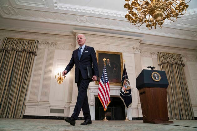 May 4, 2021, Washington, District of Columbia, USA: United States President Joe Biden departs after taking questions following his remarks on the Covid-19 response and the vaccination program from the State Dining Room of the White House in Washington, DC on Tuesday, May 4, 2021. The President announced he will allow some governors to turn down doses they don t need or want and reallocate those doses to other states and he also set a goal of getting at least one dose of the Covid-19 vaccine to 70 percent of adults by July 4 Washington USA - ZUMAs152 20210504_zaa_s152_054 Copyright: xAlexxEdelmanx-xPoolxViaxCnpx