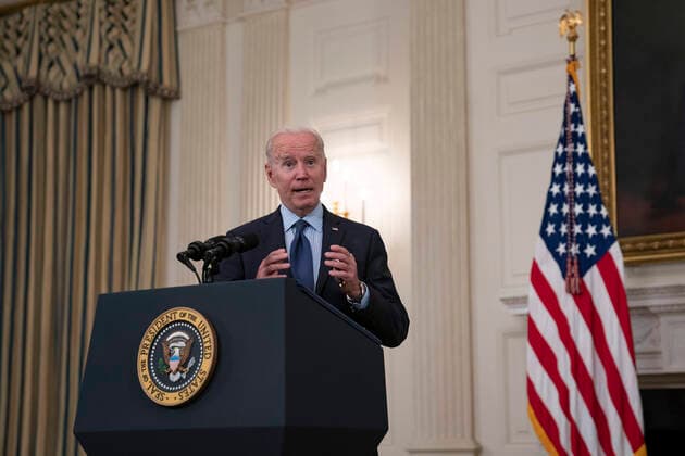 May 4, 2021, Washington, District of Columbia, USA: United States President Joe Biden takes questions after delivering remarks on the Covid-19 response and the vaccination program from the State Dining Room of the White House in Washington, DC on Tuesday, May 4, 2021. The President announced he will allow some governors to turn down doses they don t need or want and reallocate those doses to other states and he also set a goal of getting at least one dose of the Covid-19 vaccine to 70 percent of adults by July 4 Washington USA - ZUMAs152 20210504_zaa_s152_058 Copyright: xAlexxEdelmanx-xPoolxViaxCnpx