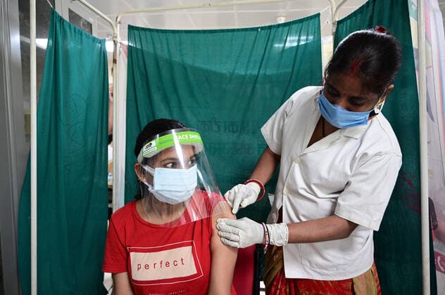 May 5, 2021, Prayagraj, Uttar Pradesh, India: Prayagraj: A medical worker inoculates a girl with a dose of Covaxin vaccine against the Covid-19 coronavirus at Moti Lal Nehru Medical College in Prayagraj on Wednesday, May 05, 2021. Prayagraj India - ZUMAv115 20210505_zap_v115_021 Copyright: xPrabhatxKumarxVermax
