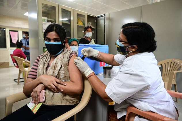 May 5, 2021, Prayagraj, Uttar Pradesh, India: Prayagraj: A medical worker inoculates a girl with a dose of Covaxin vaccine against the Covid-19 coronavirus at Moti Lal Nehru Medical College in Prayagraj on Wednesday, May 05, 2021. Prayagraj India - ZUMAv115 20210505_zap_v115_022 Copyright: xPrabhatxKumarxVermax