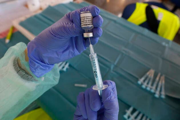 Mass Covid-19 vaccination continues in Granada, Spain. A nurse prepares a Comirnaty (Pfizer-BioNTech) vaccine during the mass covid-19 vaccination campaign with the Astrazenaca and Comirnaty (Pfizer-BioNTech) vaccine on May 05, 2021 in Granada, Spain. Granada Granada Spain camaramartinez-masscovi210505_np4l3  Copyright: xÃlexxCamarax