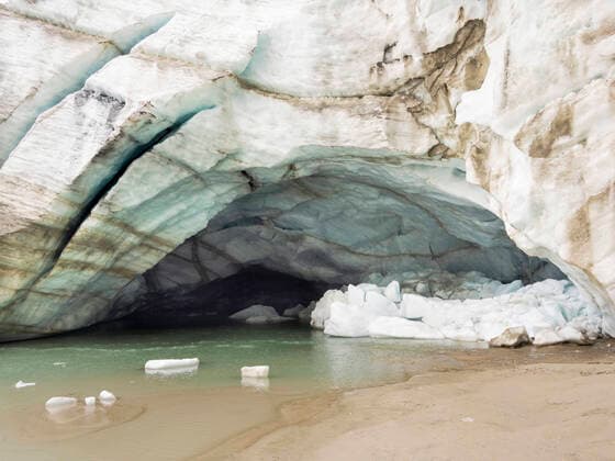 IMAGO Nature: Unsere Erde, Klimawandel, Gletscherschmelze Glacier snout of glacier Pasterze at Mount Grossglockner, which is melting extremely fast due to global warming. Europe, Austria, Carinthia MartinZwick REDA&CO 1028_14_MZW13801