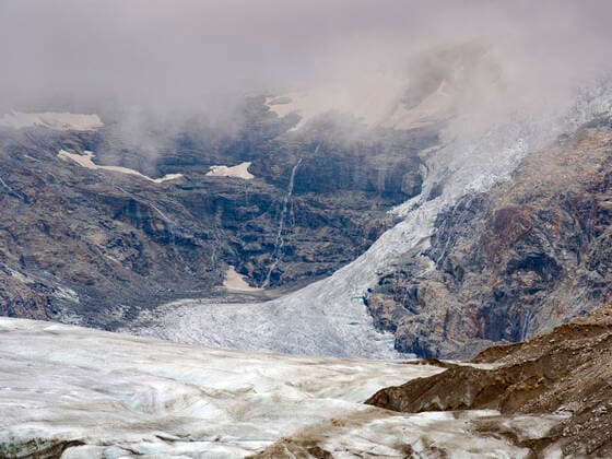 IMAGO Nature: Unsere Erde, Klimawandel, Gletscherschmelze Glacier Pasterze at Mount Grossglockner, which is melting extremely fast due to global warming. Europe, Austria, Carinthia MartinZwick REDA&CO 1028_14_MZW13788