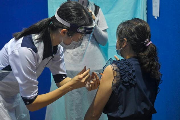 Malaysia Kicked Off The Optional Voluntarily AstraZeneca Vaccination Programme A woman receives the first dose of the AstraZeneca Covid-19 vaccine at a special vaccination center set up at the Universiti Kebangsaan Malaysia in Bangi, Malaysia on Wednesday, May 5, 2021. Malaysia is allowing people to use AstraZeneca s Covid vaccine on a voluntary basis and has excluded the shots from its inoculation program amid public concerns about their safety. Bangi Malaysia hazim-malaysia210505_npemU  Copyright: xZahimxMohdx