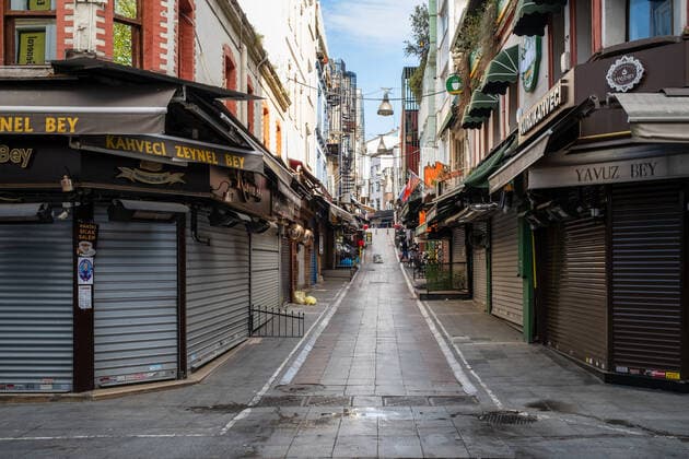 Full Lockdown In Istanbul The empty streets of Istanbul, Turkey seen on May 5, 2021. The government imposed a 19-day curfew which started on April 29 and will end on May 17, at the end of the holy holiday Ramadan. Restaurants and cafes only provide takeaway and delivery services throughout the lockdown. Istanbul Turkey demirtas-notitle210505_npQDv  Copyright: xErhanxDemirtasx