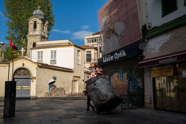Full Lockdown In Istanbul A waste collector seen in an empty street in Istanbul, Turkey seen on May 5, 2021. The government imposed a 19-day curfew which started on April 29 and will end on May 17, at the end of the holy holiday Ramadan. Restaurants and cafes only provide takeaway and delivery services throughout the lockdown. Istanbul Turkey demirtas-notitle210505_nptFy  Copyright: xErhanxDemirtasx