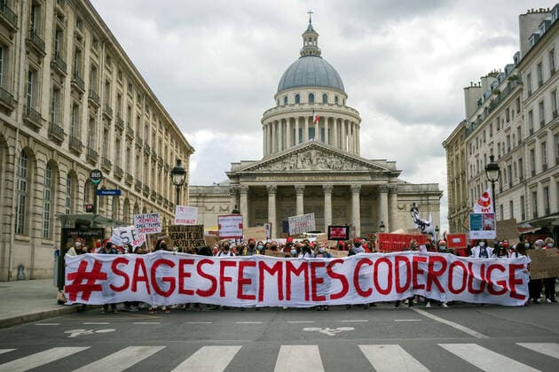 aris France 05 Mai 2021 Journee nationale de greve des sages femmes pour protester contre les salaires les conditions de travail et une reconnaissance de leur profession.National strike day for midwives to protest against wages, working conditions and recognition of their profession on May 05 2021  Copyright: xBrunoxLevesquex