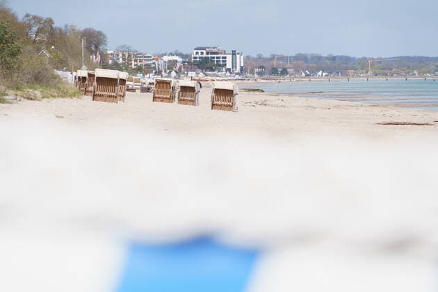 Vorbereitung auf Wiedereröffnung ab 08. Mai 2021 - Tourismus in der Modellregion Lübecker Bucht, die sich aus der Stadt Neustadt in Holstein mit Pelzerhaken und Rettin, der Gemeinde Sierksdorf, der Gemeinde Scharbeutz mit Haffkrug sowie der Gemeinde Timmendorfer Strand mit Niendorf zusammensetzt;Vorbereitung auf Wiedereröffnung ab 08. Mai 2021 - Tourismus in der Modellregion Lübecker Bucht, die sich aus der Stadt Neustadt in Holstein mit Pelzerhaken und Rettin, der Gemeinde Sierksdorf, der Gemeinde Scharbeutz mit Haffkrug sowie der Gemeinde Tim, Scharbeutz Schleswig-Holstein Deutschland Strand