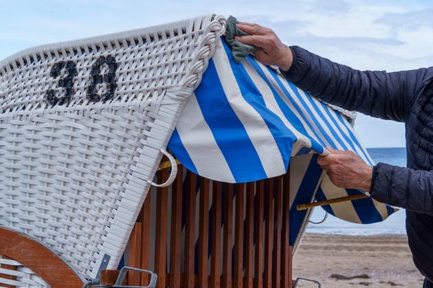 Vorbereitung auf Wiedereröffnung ab 08. Mai 2021 - Tourismus in der Modellregion Lübecker Bucht, die sich aus der Stadt Neustadt in Holstein mit Pelzerhaken und Rettin, der Gemeinde Sierksdorf, der Gemeinde Scharbeutz mit Haffkrug sowie der Gemeinde Timmendorfer Strand mit Niendorf zusammensetzt;Vorbereitung auf Wiedereröffnung ab 08. Mai 2021 - Tourismus in der Modellregion Lübecker Bucht, die sich aus der Stadt Neustadt in Holstein mit Pelzerhaken und Rettin, der Gemeinde Sierksdorf, der Gemeinde Scharbeutz mit Haffkrug sowie der Gemeinde Tim, Scharbeutz Schleswig-Holstein Deutschland Strand