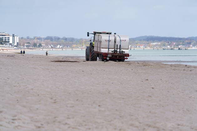 Vorbereitung auf Wiedereröffnung ab 08. Mai 2021 - Tourismus in der Modellregion Lübecker Bucht, die sich aus der Stadt Neustadt in Holstein mit Pelzerhaken und Rettin, der Gemeinde Sierksdorf, der Gemeinde Scharbeutz mit Haffkrug sowie der Gemeinde Timmendorfer Strand mit Niendorf zusammensetzt;Vorbereitung auf Wiedereröffnung ab 08. Mai 2021 - Tourismus in der Modellregion Lübecker Bucht, die sich aus der Stadt Neustadt in Holstein mit Pelzerhaken und Rettin, der Gemeinde Sierksdorf, der Gemeinde Scharbeutz mit Haffkrug sowie der Gemeinde Tim, Scharbeutz Schleswig-Holstein Deutschland Strand