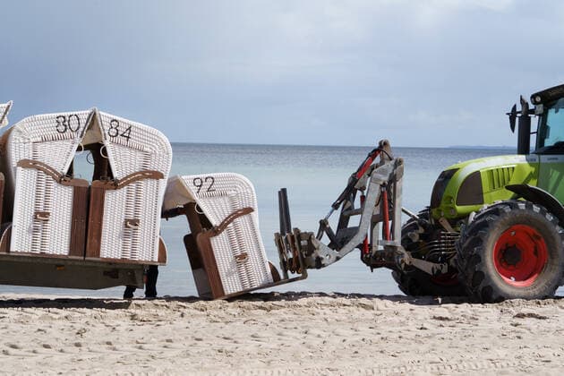 Vorbereitung auf Wiedereröffnung ab 08. Mai 2021 - Tourismus in der Modellregion Lübecker Bucht, die sich aus der Stadt Neustadt in Holstein mit Pelzerhaken und Rettin, der Gemeinde Sierksdorf, der Gemeinde Scharbeutz mit Haffkrug sowie der Gemeinde Timmendorfer Strand mit Niendorf zusammensetzt;Vorbereitung auf Wiedereröffnung ab 08. Mai 2021 - Tourismus in der Modellregion Lübecker Bucht, die sich aus der Stadt Neustadt in Holstein mit Pelzerhaken und Rettin, der Gemeinde Sierksdorf, der Gemeinde Scharbeutz mit Haffkrug sowie der Gemeinde Tim, Scharbeutz Schleswig-Holstein Deutschland Strand