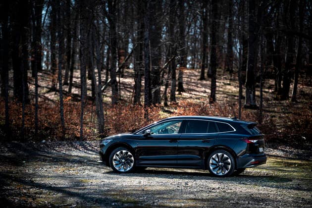 Skoda Enyaq iV 80 car parked in a forest STOCKHOLM SWEDEN x10050x *** Skoda Enyaq iV 80 car parked in a forest STOCKHOLM SWEDEN x10050x,  Copyright: xPontusxLundahl TTx SKODA ENYAQ IV 80