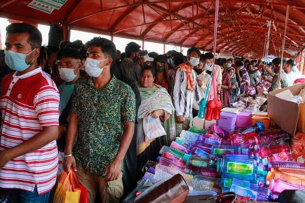 May 6, 2021, Dhaka, Bangladesh: Bangladeshi people throng a market without caring for physical distancing crucial for checking coronavirus (COVID-19) spread, in Dhaka, Bangladesh, May 6, 2021. The Bangladesh government allowed all stores and shopping malls to reopen altering the lockdown rules ahead of the Eid al-Fitr festival. Dhaka Bangladesh - ZUMAd117 20210506_zap_d117_005 Copyright: xSuvraxKantixDasx