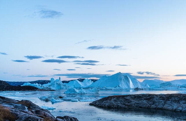 Icerbergs 1 Icebergs near Ilulissat, Greenland. Climate change is having a profound effect in Greenland with glaciers and the Greenland ice cap retreating. Ilulissiat Greenland pedersen-icebergs201013_npWny  Copyright: xUlrikxPedersenx