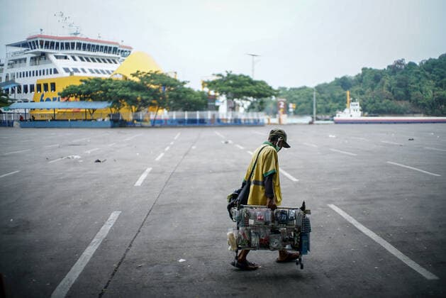 May 6, 2021, Merak, Banten, Indonesia: Quiet atmosphere in Merak Port, Banten, Thursday (6 5 2021) morning. The flow of crossings at Merak Port has decreased due to the homecoming ban rules that came into force on May 6-17, 2021 to prevent the spread of COVID-19. Merak Indonesia - ZUMAz107 20210506_zip_z107_011 Copyright: xMuhammadxZaenuddinx