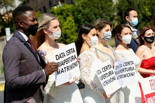 Demonstration of the workers in the field of weddings together with brides and grooms to ask for a certain reopening date for weddings. Rome (Italy), May 6th 2021 Photo Samantha Zucchi Insidefoto SamanthaxZucchi