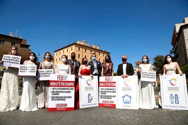 News Bilder des Tages Demonstration of the workers in the field of weddings together with brides and grooms to ask for a certain reopening date for weddings. Rome (Italy), May 6th 2021 Photo Samantha Zucchi Insidefoto SamanthaxZucchi