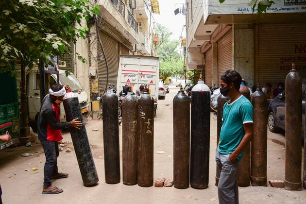 May 6, 2021, New Delhi, Delhi, India: People stand in a queue with their oxygen cylinders outside a shop to get them refilled, amidst the rising number of the coronavirus cases (COVID-19) in New Delhi. New Delhi India - ZUMAs197 20210506_zaa_s197_080 Copyright: xManishxRajputx