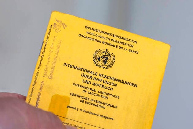 Impfpass der Bundesrepublik Deutschland. Ein bisher kaum beachtetes Dokument wird plötzlich wichtig für die Reisefreiheit. 07.05.2021. Europa, Deutschland, Baden-Württemberg, Stuttgart.