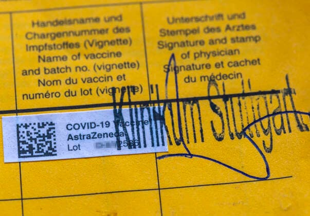 Impfpass der Bundesrepublik Deutschland. Ein bisher kaum beachtetes Dokument wird plötzlich wichtig für die Reisefreiheit. 07.05.2021. Europa, Deutschland, Baden-Württemberg, Stuttgart.