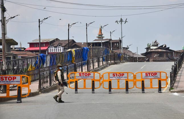 May 7, 2021, Srinagar, India: A paramilitary trooper patrols during a lockdown imposed by the authorities following the surge in coronavirus cases in Srinagar..Normal life remained affected in Jammu and Kashmir on the ninth day of the last Friday of Ramadan with the imposition of lockdown following an alarming surge in coronavirus cases. India reported a record daily rise in coronavirus cases of 414,188, while deaths from COVID-19 swelled by 3,915 in the last 24 hours. Srinagar India - ZUMAs197 20210507_zaa_s197_013 Copyright: xSaqibxMajeedx
