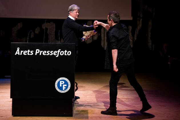 Mads Nissen bliver AArets pressefotograf. Vinderne af AArets Pressefoto offentliggoeres Prisoverraekkelsen finder sted i Den Sorte Diamant i Koebenhavn fredag den 7. maj 2021. , Denmark Copyright: MartinxSylvestx cop102 spdk20210507-160746-L