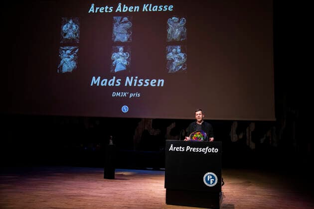 Mads Nissen vinder prisen AArets aaben klasse. Vinderne af AArets Pressefoto offentliggoeres Prisoverraekkelsen finder sted i Den Sorte Diamant i Koebenhavn fredag den 7. maj 2021. , Denmark Copyright: MartinxSylvestx cop102 spdk20210507-170116-L