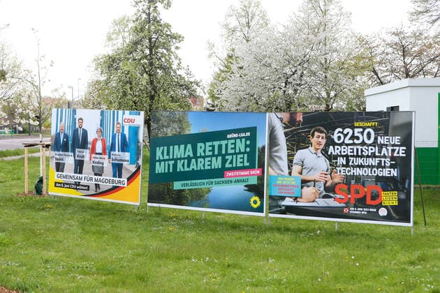 06.05.2021, xtgx, Politik, Landtagswahl in Sachsen-Anhalt, Plakate der CDU, der Gruenen und der SPD, Kenia Koalition, schwarz rot gruen Magdeburg
