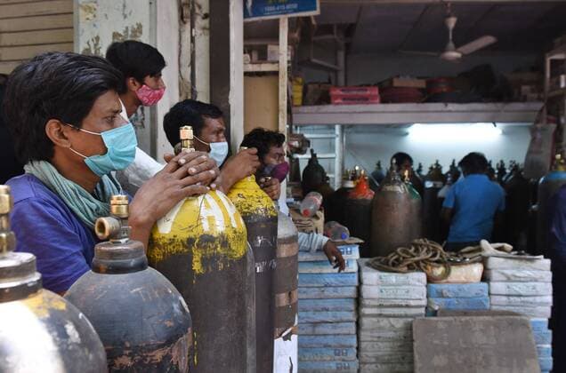 NEW DELHI, INDIA - MAY 7: Peope at an oxygen cylinder refilling centre at Bhogal on May 7, 2021 in New Delhi, India. (Photo by Ajay Aggarwal Hindustan Times) India Faces Oxygen Crisis As Covid-19 Cases Mount