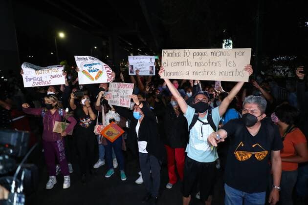 A group of people demonstrate against the capital authorities, due to the accident on line 12 of the metro last Monday, in Mexico City, Mexico, 07 May 2021. EFE Carlos Ramírez Citizens protest the subway accident in Mexico !ACHTUNG: NUR REDAKTIONELLE NUTZUNG!  Copyright: xCarlosxRamírezx MEX1311 20210508-637560498595572542