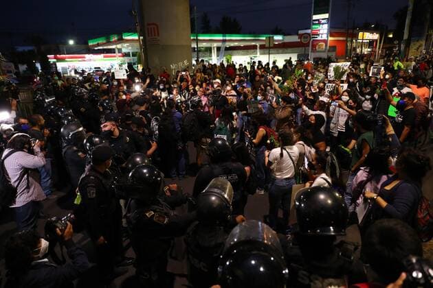 A group of people demonstrate against the capital authorities, due to the accident on line 12 of the metro last Monday, in Mexico City, Mexico, 07 May 2021. EFE Carlos Ramírez Citizens protest the subway accident in Mexico !ACHTUNG: NUR REDAKTIONELLE NUTZUNG!  Copyright: xCarlosxRamírezx MEX1301 20210508-637560537125599612